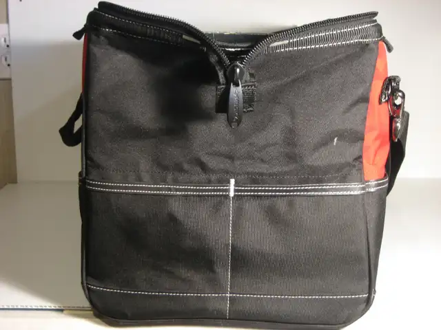 HUSKY 24" STORAGE CONTRACTOR TOOL TOTE CARRY ALL BAG in Tool Storage & Benches in London - Image 5