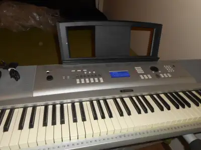 YAMAHA - DGX-220 - 76 KEYS ELECTRONIC KEYBOARD, View more