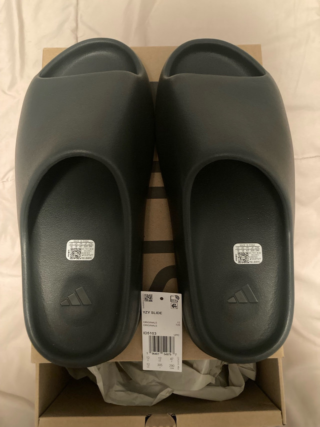 Yeezy Slide - Dark Onyx - Size 12 in Men's Shoes in Windsor Region