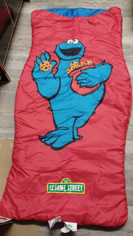 Sesame Street Junior sleeping bag in Fishing, Camping & Outdoors in Kitchener / Waterloo