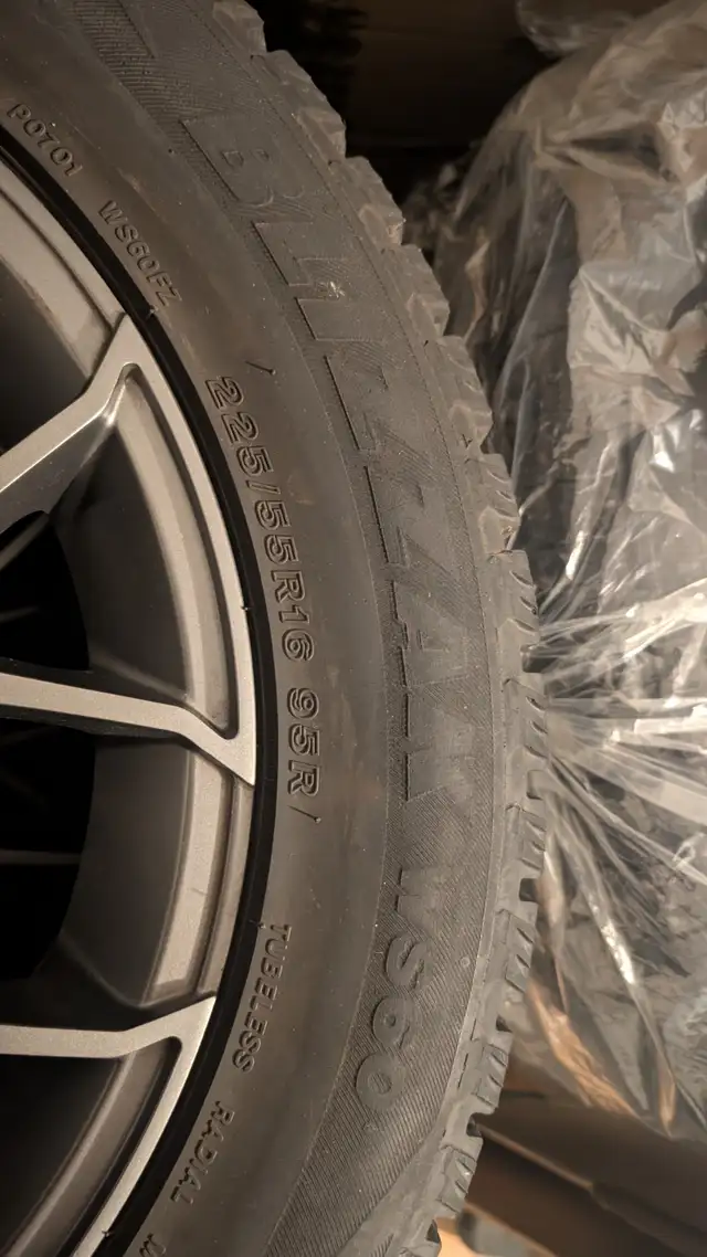 Beautiful Momo RIMs and Winter Tires  from 2015 BMW 320i xDrive in Tires & Rims in Oakville / Halton Region - Image 4