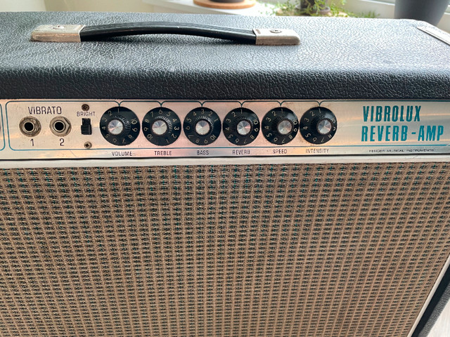 ***Vintage 1969 Fender Silverface Vibrolux Reverb (Drip Edge) in Amps & Pedals in City of Halifax - Image 2