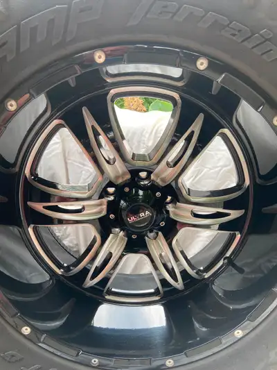 Ultra wheels preditor2 20c10-25 AMP Gripper 305/55/20 Came off of Jeep Wrangler