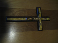 Crucifix. Hauteur : 10 pouces.