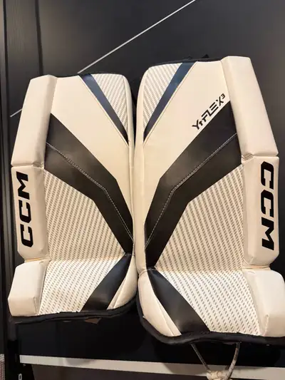 CCM YTFlex 3 Youth Goalie Pads - NEW, View more