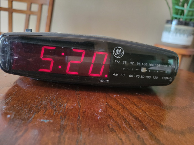 Alarm Clock FM/AM Radio in General Electronics in Fredericton