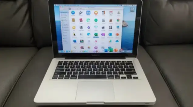 MacBook Pro in Laptops in City of Montréal - Image 3