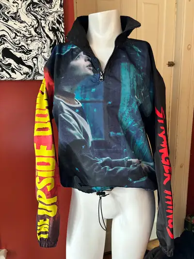 Elastic on waist toggle has a snag otherwise in excellent condition. Measurements: Length (shoulder...