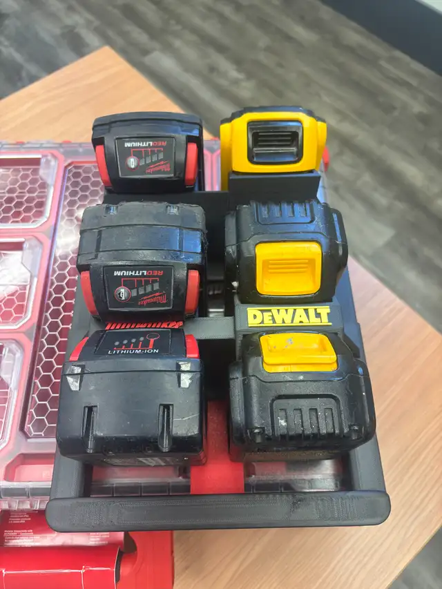 DeWaukee Packout Holder Carrier for DeWalt & Milwaukee Batteries in Power Tools in Markham / York Region - Image 4