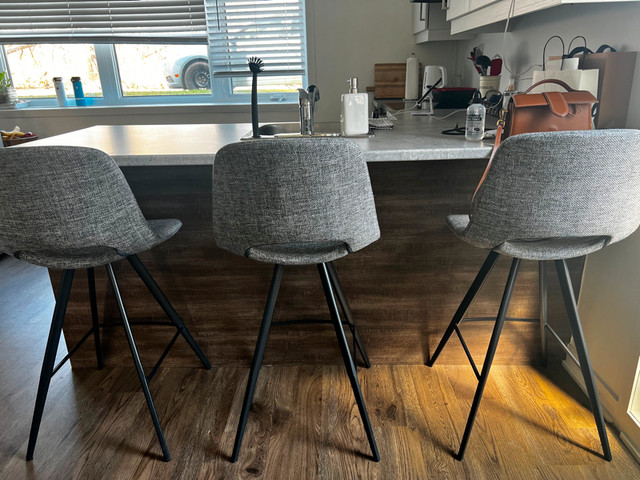 CHAISE HAUTE dans Mobilier de salle à manger et cuisine  à Longueuil/Rive Sud