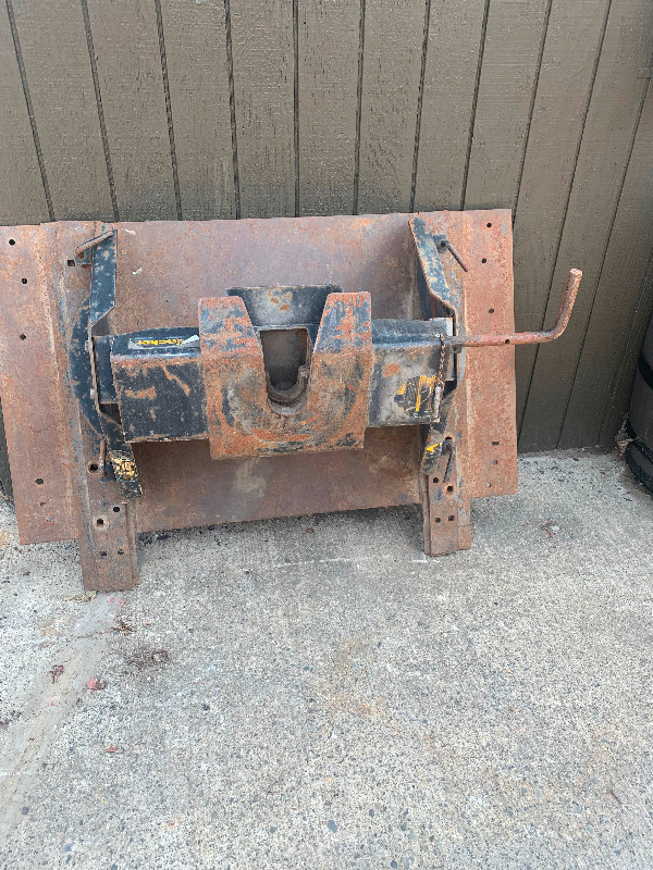 5th wheel trailer hitch( older style) RV & Camper Parts & Accessories Kamloops Kijiji