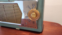 Vintage 1950's MOTOROLA Portable Tube AM Radio 56M1 Roto-Tenna