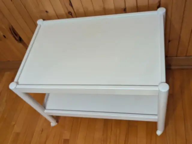 Service table on wheels 26 in. x 17 in. x 20 in. high.63234885265283122