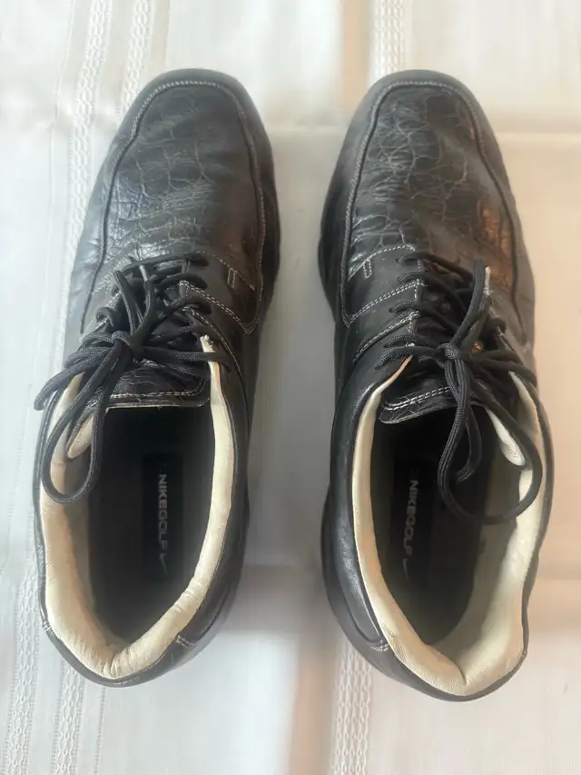 Souliers de golf NIKE, cuir noir à crampons grandeur 12. in Golf in Gatineau - Image 3