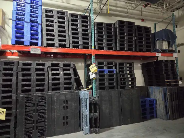 48x40 interlock nesting pallets, hard b0ttom etc dry indoors in Storage & Organization in Mississauga / Peel Region - Image 4