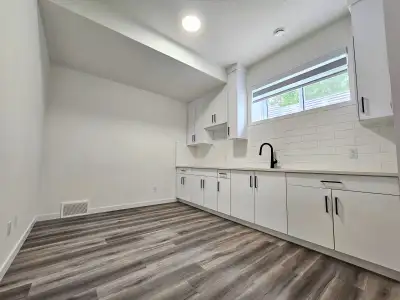 Bright & Private 1-Bedroom In-Law Suite with Stylish Finishes