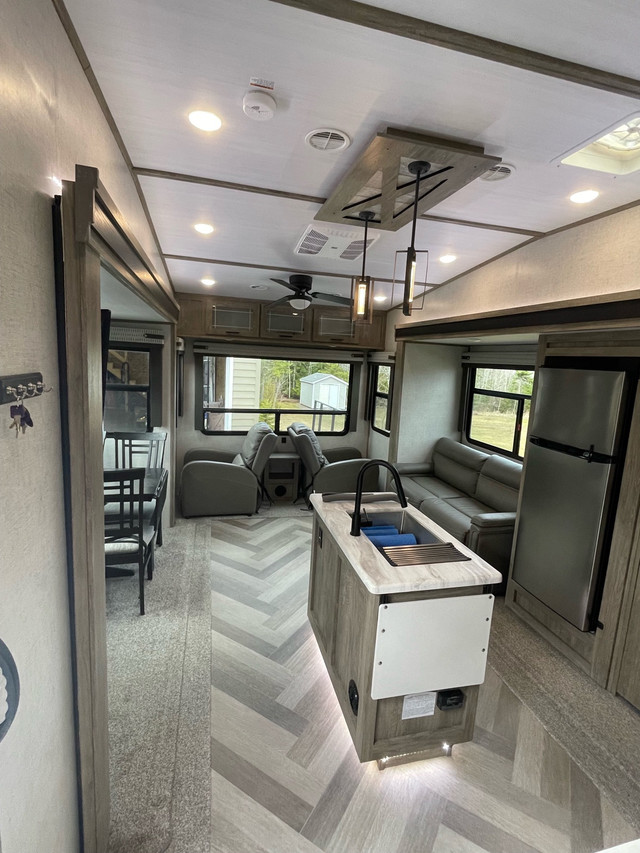 2020 Salem Hemisphere 286rl 5th Wheel in Travel Trailers & Campers in New Glasgow - Image 2