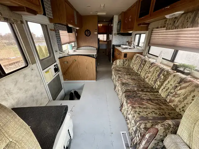 Motorisé classe A Winnebago Itasca Suncruiser 32RQ 1996 – Ford in RVs & Motorhomes in West Island - Image 5