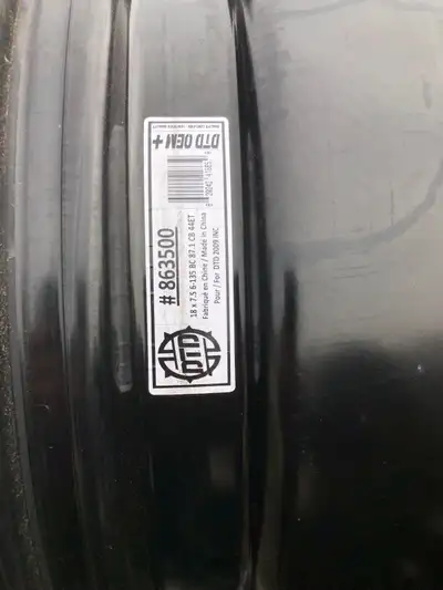 18X7.5 6X135 ET 44 Model OEM DTD #863500, used one season Good condition