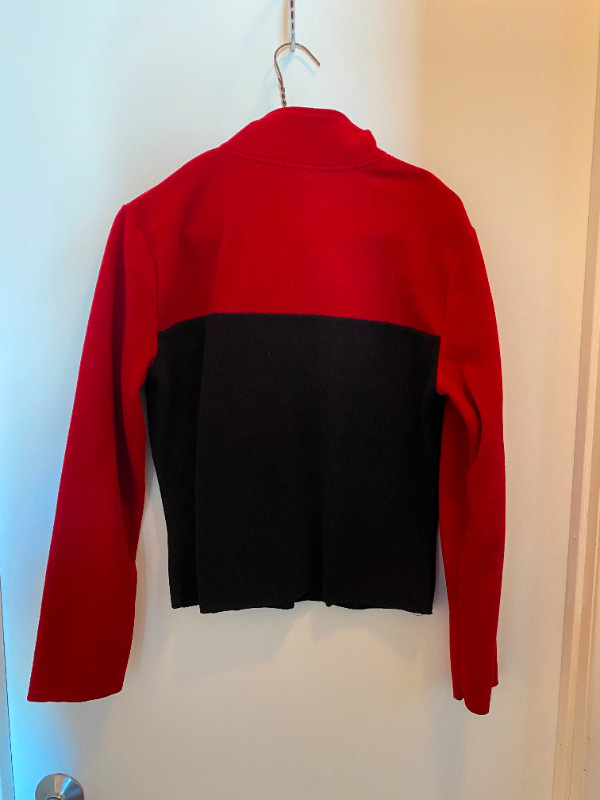 Ricki’s two tone pullover fleece, size medium in Women's - Tops & Outerwear in Winnipeg - Image 2
