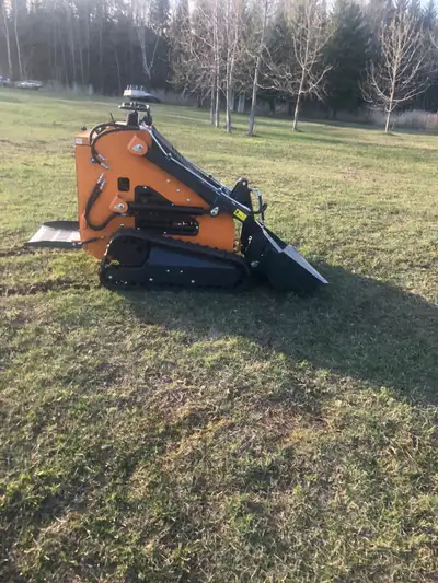 Brand new Landhero Skidsteer 23 hp Gas motor High track model keeps the sprockets out of the dirt Li...