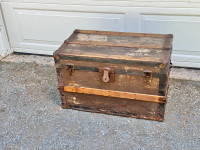 “ Small Vintage Trunk” 