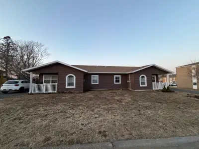 duplex for rent available may 1st Rent: $2100 Bright, well-kept, clean unit located on Windsor stree...
