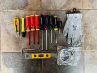 Brand New Screw Drivers Set + Gloves + Flashlight