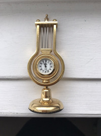 Vintage Xanadu classic zither design brass table clock.