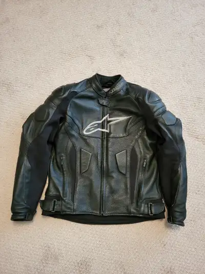 Excellent condition. Hardly worn. Size small (tag says US 40/ EU 50)