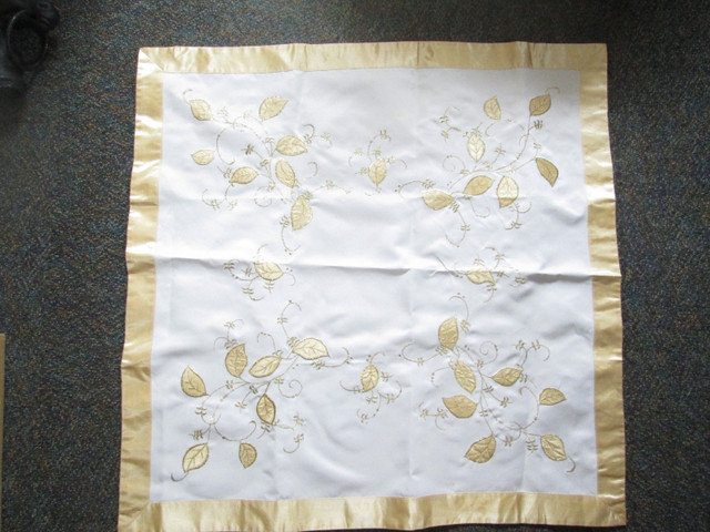 small tablecloth with gold leaves and border (33 x 33 3/4) in Home Décor & Accents in Peterborough