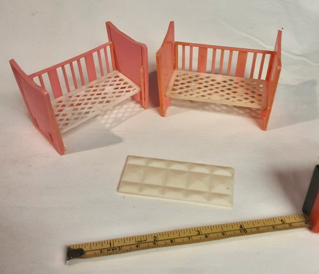 Vintage 1970s Pink plastic dollhouse child beds, 1 matress in Toys & Games in Calgary - Image 2