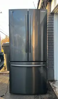 Like new Samsung 30” fridge - delivery possible 