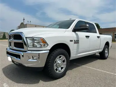 Selling my 2017 Dodge Ram 2500 Crew Cab, short box, 2WD, 5.7L Hemi, Excellent condition inside and o...