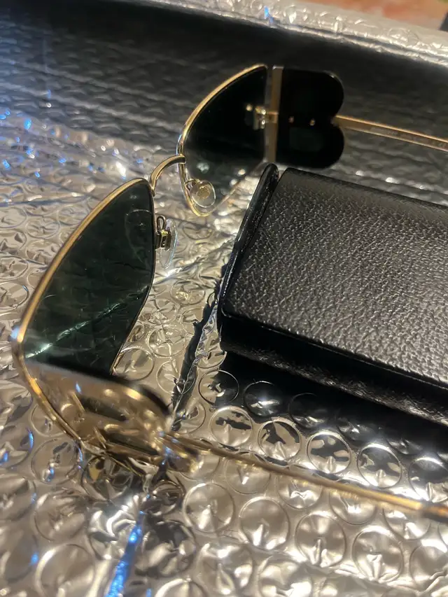 British Columbia Sale, Burberry Aviator Frame Sunglasses, Gold in Women's - Bags & Wallets in Revelstoke - Image 6