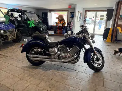 Reliable 2000 Yamaha V-Star 1100. Runs incredibly well. Has a Mustang Seat for driver and passenger...