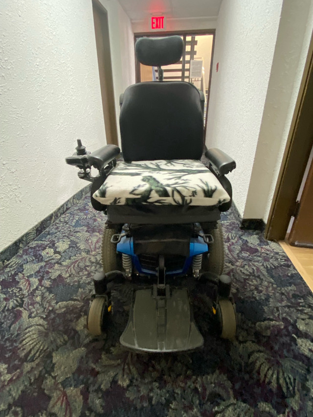 Quantum Q6 Power Wheelchair for sale in Health & Special Needs in Penticton - Image 2
