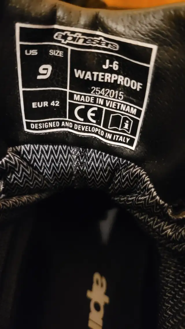 Alpinestars J6 shoes / size 9us in Motorcycle Parts & Accessories in City of Montréal - Image 3