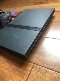 PS2 Slim (2 controllers, 2 Memory Cards)
