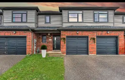 Beautiful town house for sale 3 +1 bedroom Finish basement. Two level town house , one garage attach...