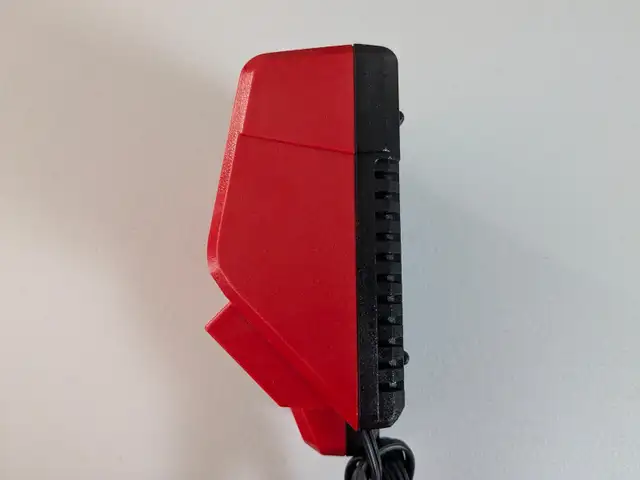 Battery M18/M12 charger for Milwaukee tools in Power Tools in Oakville / Halton Region - Image 4