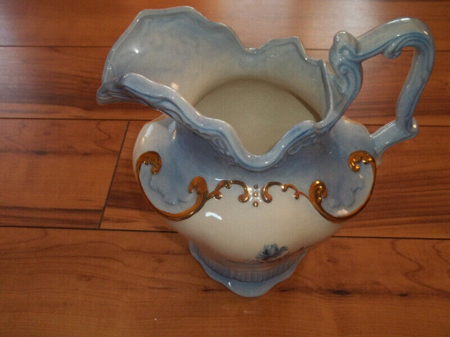 Hand made water pitcher & bowls (2) dans Art et objets de collection  à Chatham-Kent - Image 2