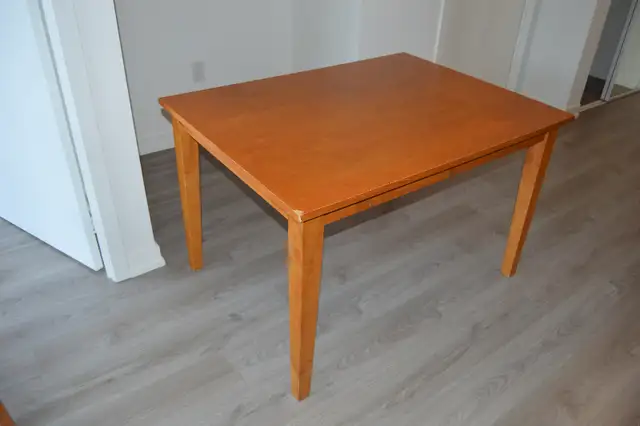 Solid Wood dinning table set with four chairs - 3 ft X 4 ft in Dining Tables & Sets in Markham / York Region - Image 4