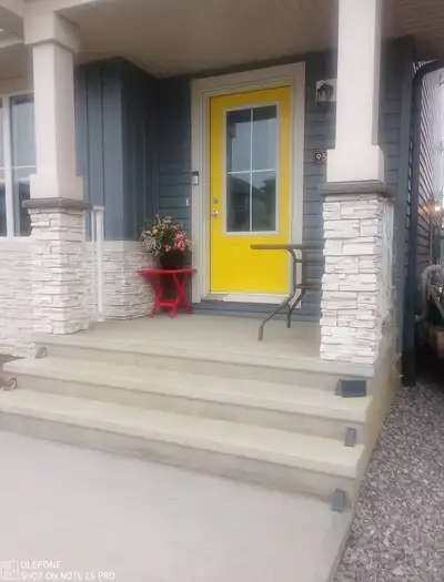 Cozy 3 bedroom single family home in Chappelle SW Edmonton. 3 bedrooms, 2.5 baths + Den Spacious ope...