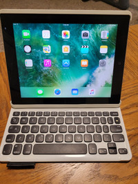 Ipad 4th Generation with 128 gbyte and keyboard case
