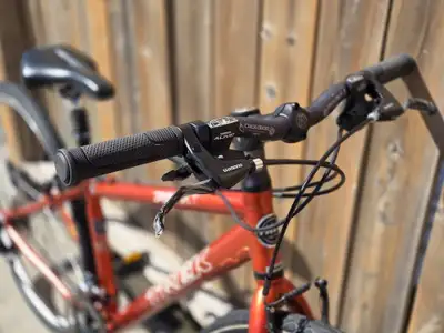 Vélo Trek 7.3 FX. Hybride , cyclotourisme, gravel, View more