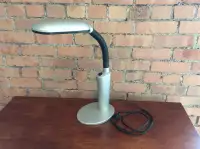 Belle lampe de bureau + un cadeau