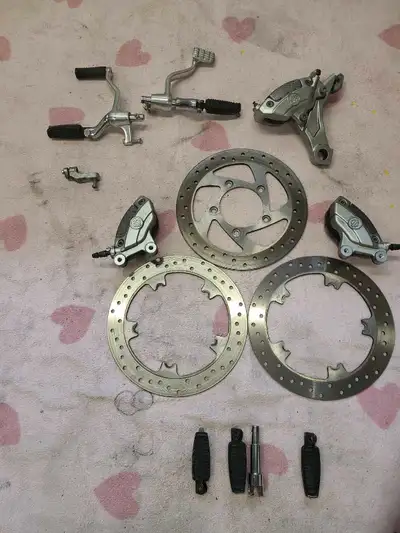 2007 vrod brake calipers set of 3 $ 500 Vrod brake rotors set of 3 $ 150 Forward Controls with reduc...
