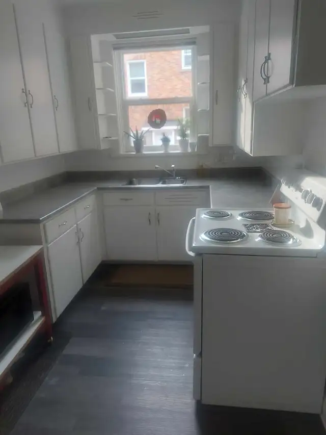 Large 2 bedroom with sunroom  in Long Term Rentals in Pembroke - Image 3