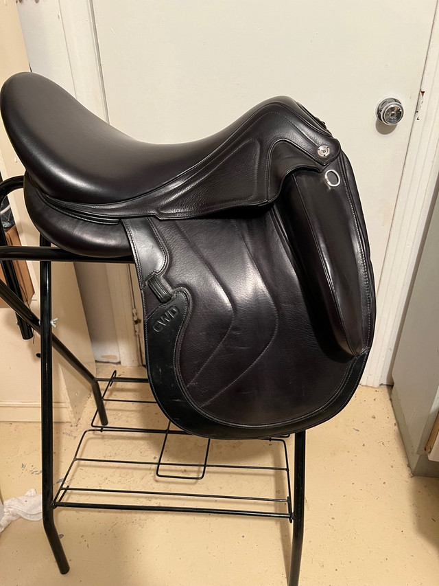 Selle CWD 2021 très propre 18.5 in Equestrian & Livestock Accessories in Saguenay